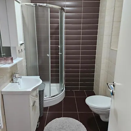 Comfort U Blizini Klinickog Centra * באניה לוקה